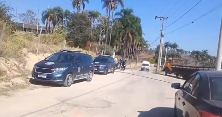 População se revolta com ação de demolição a casas no Vale das Pedras